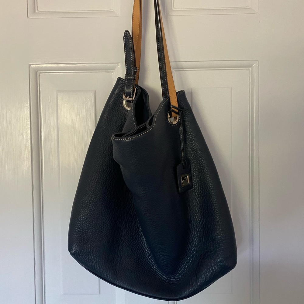 Perfect leather Dooney & Bourke large bucket bag